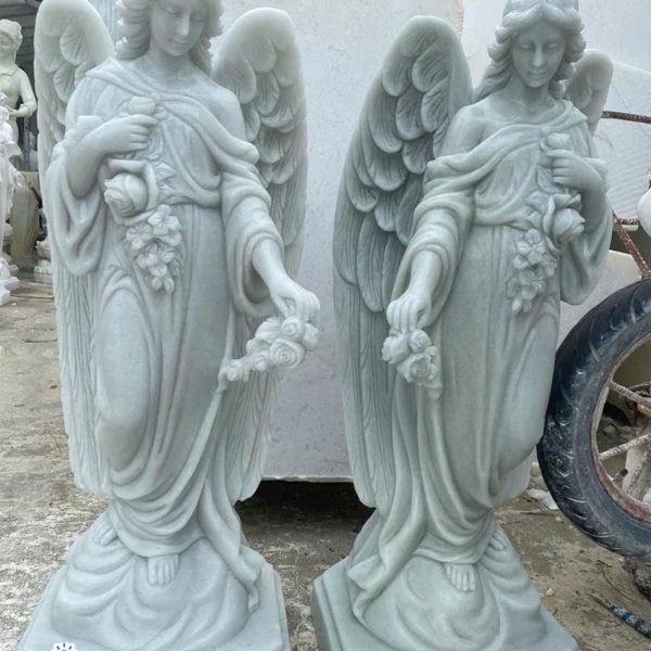 Tượng Thiên Thần tay cầm hoa hồng bằng đá cẩm thạch trắng xanh cao 1 mét (TT13)