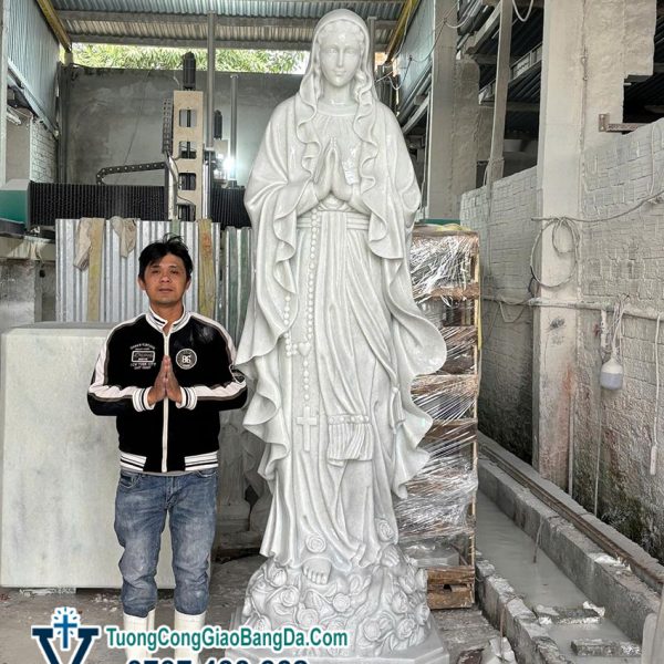 Tượng Đức Mẹ Chắp Tay Cầu Nguyện bằng đá cẩm thạch tự nhiên nguyên khối 100% cao 2,5 mét (LĐ028)