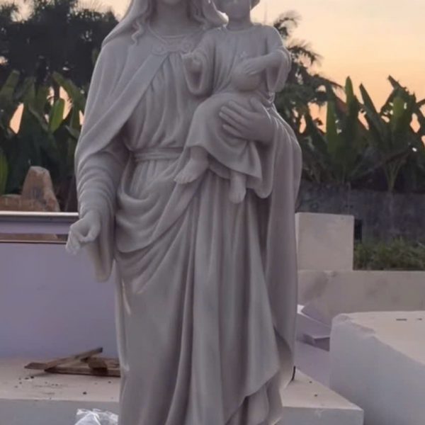 Tượng Đức Mẹ Bế Chúa Hài Đồng bằng đá cẩm thạch cao 1,4 mét (ĐMMC09)