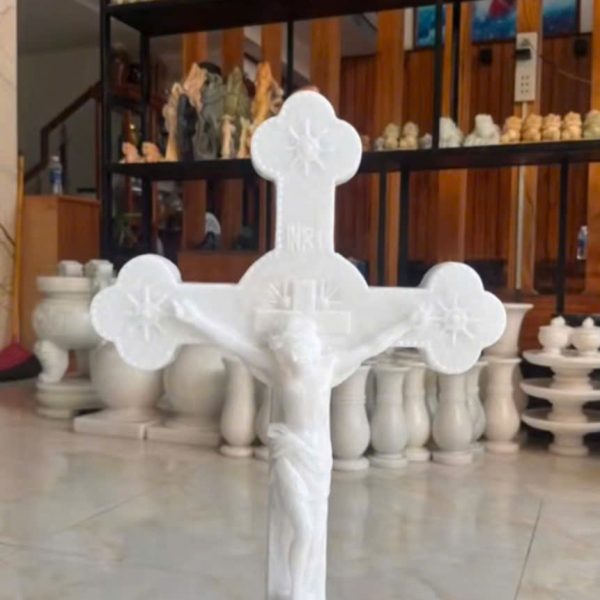 Tượng Chúa Chịu Nạn bằng đá cẩm thạch trắng cao 90 cm (CCN05)