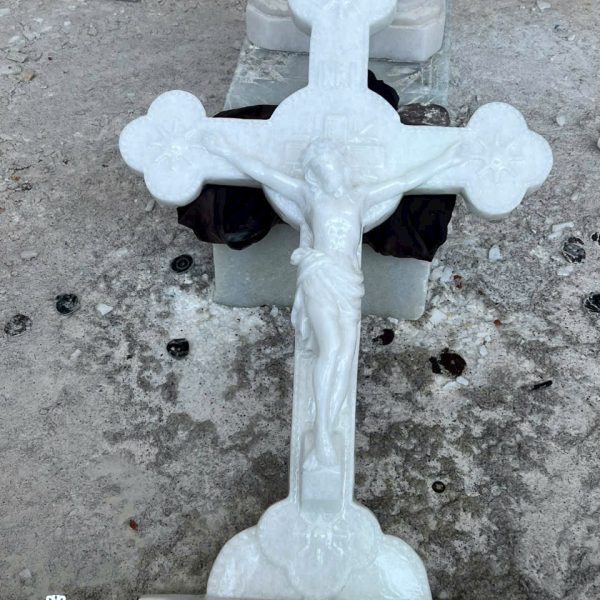 Tượng Chúa Chịu Nạn bằng đá trắng xanh cao 1,2 mét (CCN03)