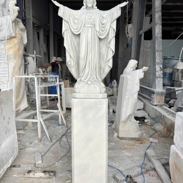 Tượng Chúa Kito Vua cao 80 cm bệ cao 90 cm bằng đá trắng xám (CKTV012)