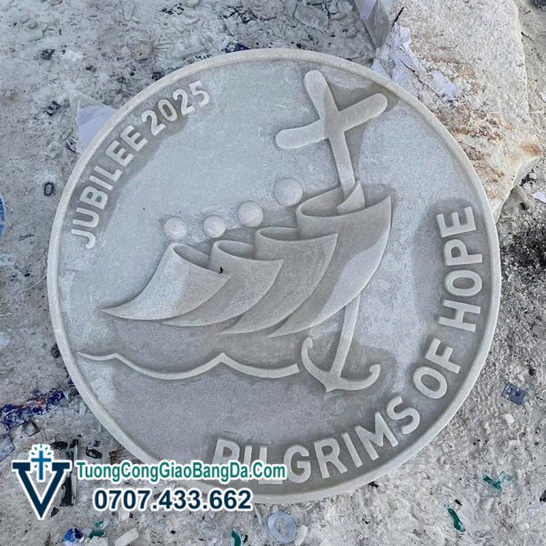 Phù điêu Năm Thánh Những Lữ Hành Của Hy Vọng đường kính 60 cm (PĐ006)