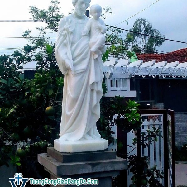 Tượng Thánh Giuse bế Chúa bằng đá trắng tự nhiên cao 1,8 mét (GS42)